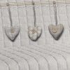 DETTAGLIO COPRIDIVANO CUORE BEIGE