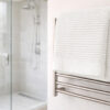 Asciugamani Salvietta Bagno In Morbida Spugna Modello Boutique Colore Bianco - Thumbnail Image 11